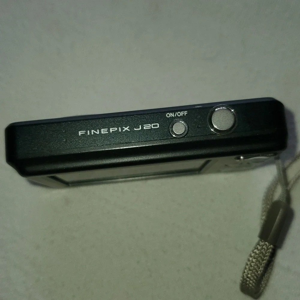 Fujifilm FinePix J20 Digital Camera 10.0MP 3x Optical Zoom Black Digicam NP-45